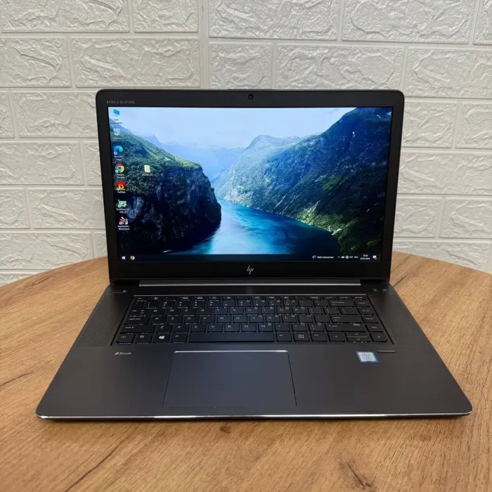 Мобільна робоча станція HP ZBook Studio G4 / 15.6" (1920x1080) IPS / Intel Core i7-7700HQ (4 (8) ядра по 2.8 - 3.8 GHz) / 8 GB DDR4 / 512 GB SSD / nVidia Quadro M1200, 4 GB GDDR5, 128-bit / WebCam б/в - зображення 2