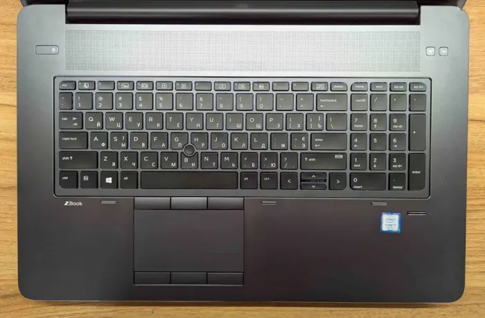 Мобільна робоча станція HP zBook 17 G4 / 17.3" (1920x1080) IPS / Intel Core i7-7700HQ (4 (8) ядра по 2.8 - 3.8 GHz) / 32 GB DDR4 / 512 GB SSD / nVidia Quadro P5000, 16 GB GDDR5X, 256-bit / WebCam / TouchID / Windows 10 б/в - зображення 3