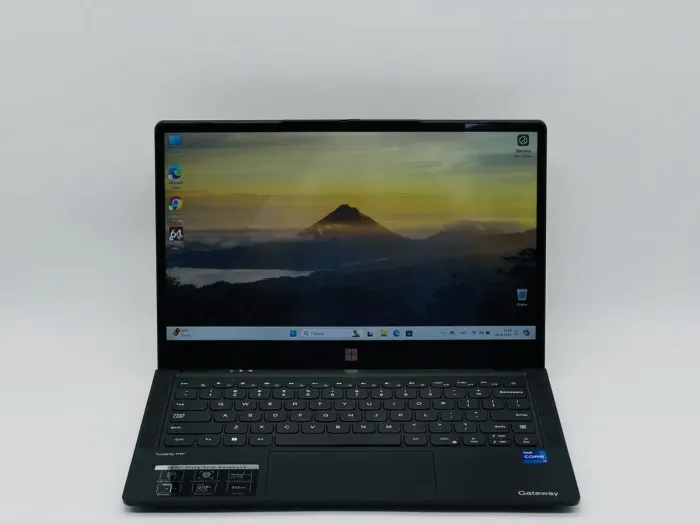 Ультрабук Gateway GWTC71427 / 14.1" (1920x1080) IPS Touch / Intel Core i7-1255U (10 (12) ядер по 3.5 - 4.7 GHz) / 8 GB DDR4 / 480 GB SSD / Intel Iris Xe Graphics / WebCam б/в - зображення 2
