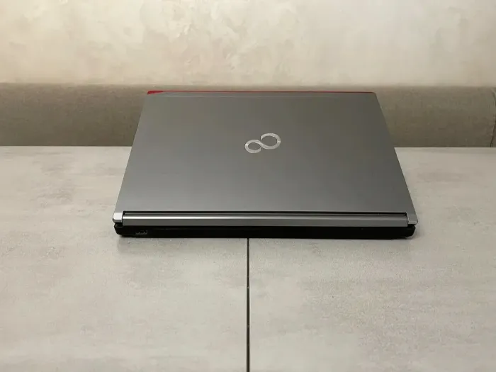 Ноутбук Fujitsu LifeBook E746 / 14" (1920x1080) IPS / Intel Core i7-6600U (2 (4) ядра по 2.6 - 3.4 GHz) / 16 GB DDR4 / 240 GB SSD / Intel HD Graphics 520 / DisplayPort б/в - зображення 7