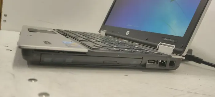 Ноутбук HP EliteBook 8440p / 14" TN / Core i5-520M (2(4) ядра по 2.4-2.93GHz) / 4GB DDR3 / 500GB HDD / NVS 3100M, 512MB GDDR3, 64bit / WebCam / DVD-RW б/в - зображення 5