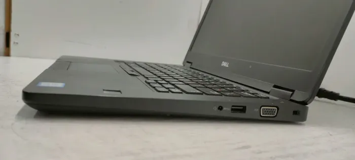 Ноутбук Б-клас Dell Latitude 5490 / 14" TN / Intel Core i5-8250U (4(8) ядра по 1.6-3.4GHz) / 16GB DDR4 / 256GB SSD / UHD Graphics 620 / WebCam б/в - зображення 6