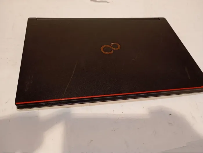 Ноутбук Б-клас Fujitsu LifeBook E554 / 15.6" (1920x1080) IPS / Intel Core i5-4210M (2 (4) ядра по 2.6 - 3.2 GHz) / 8 GB DDR3 / 160 GB SSD / Intel HD Graphics 4600 / WebCam / DVD-RW б/в - зображення 3