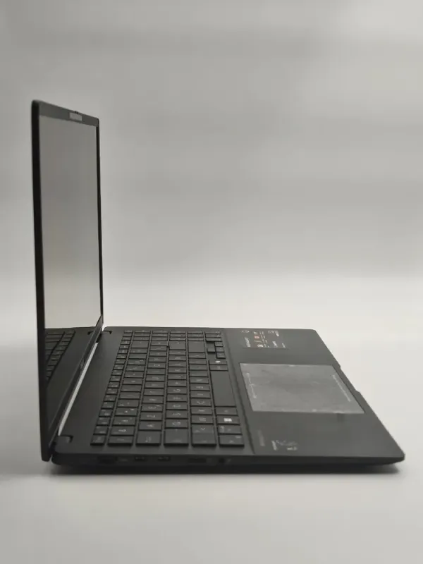 Ультрабук Asus Vivobook S 15 V5507Q / 15.6" (2880x1620) OLED / Qualcomm Snapdragon X Plus X1P-42-100 (8 ядер по 3.2 - 3.4 GHz) / 16 GB DDR5 / 512 GB SSD / Qualcomm Adreno X1-45 Graphics / WebCam / Win 11 Home б/в - зображення 4