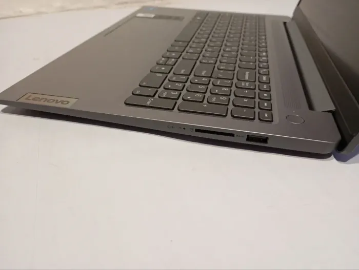 Ультрабук Lenovo IdeaPad Slim 3 15IAH8 / 15.6" (1920x1080) IPS / Intel Core i5-12450H (8 (12) ядра по 3.3 - 4.4 GHz) / 16 GB DDR5 / 512 GB SSD / Intel UHD Graphics / WebCam / Win 11 б/в - зображення 7