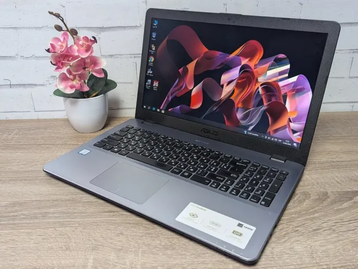 Ноутбук Б-клас Asus VivoBook X542U / 15.6" (1366x768) TN / Intel Core i3-7100U (2 (4) ядра по 2.4 GHz) / 8 GB DDR4 / 128 GB SSD + 500 GB HDD / Intel HD Graphics 620 / WebCam б/в - зображення 5