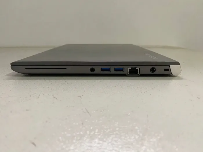 Ноутбук Toshiba Tecra Z40-A-182 / 14" (1600x900) TN / Intel Core i7-4600U (2 (4) ядра по 2.1 - 3.3 GHz) / 8 GB DDR3 / 256 GB SSD / Intel HD Graphics 4400 / WebCam / VGA б/в - зображення 4