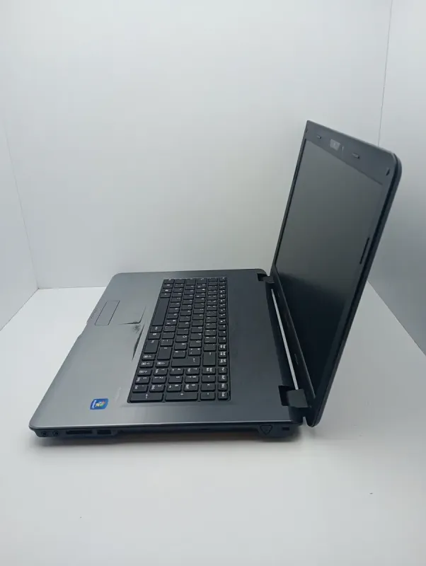 Ноутбук Б-клас Medion Akoya P7624 / 17.3" (1600х900) TN / Intel Core i3-2350M (2 (4) ядра по 2.3 GHz) / 6 GB DDR3 / 500 GB HDD / nVidia GeForce GT 630M, 1 GB DDR3, 128-bit / WebCam / АКБ не тримає б/в - зображення 6