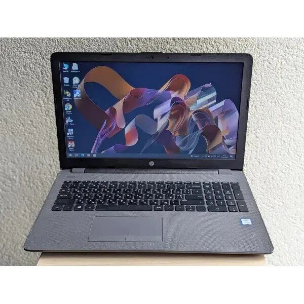 Ноутбук Б-клас HP 250 G6 / 15.6" (1366x768) TN / Intel Core i3-7020U (2 (4) ядра по 2.3 GHz) / 8 GB DDR4 / 128 GB SSD / Intel HD Graphics 620 / WebCam б/в - зображення 2