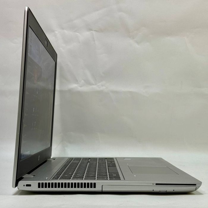 Ноутбук Б-клас HP ProBook 650 G4 / 15.6" (1920x1080) IPS / Intel Core i5-8250U (4 (8) ядра по 1.6 - 3.4 GHz) / 8 GB DDR4 / 240 GB SSD / Intel HD Graphics 620 / WebCam / Windows 10 Pro б/в - зображення 4