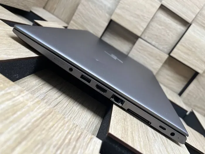 Ноутбук Б-клас HP ZBook 14U G5 / 14" (1920x1080) IPS / Intel Core i5-8350U (4 (8) ядра по 1.7 - 3.6 GHz) / 8 GB DDR4 / 256 GB SSD M.2 / Intel UHD Graphics 620 / WebCam / Fingerprint / HDMI б/в - зображення 7