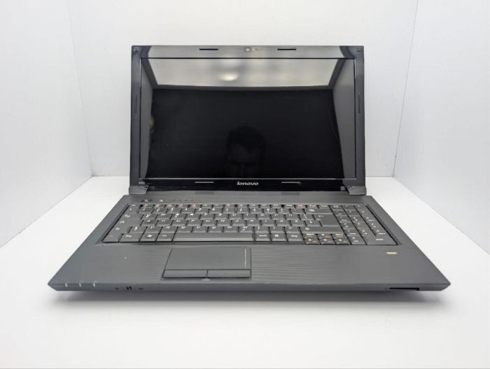 Ноутбук Lenovo B560 / 15.6" (1366x768) TN / Intel Core i3-350M (2 (4) ядра по 2.2 GHz) / 6 GB DDR3 / 320 GB HDD / Intel HD Graphics / WebCam / DVD-ROM б/в - зображення 3