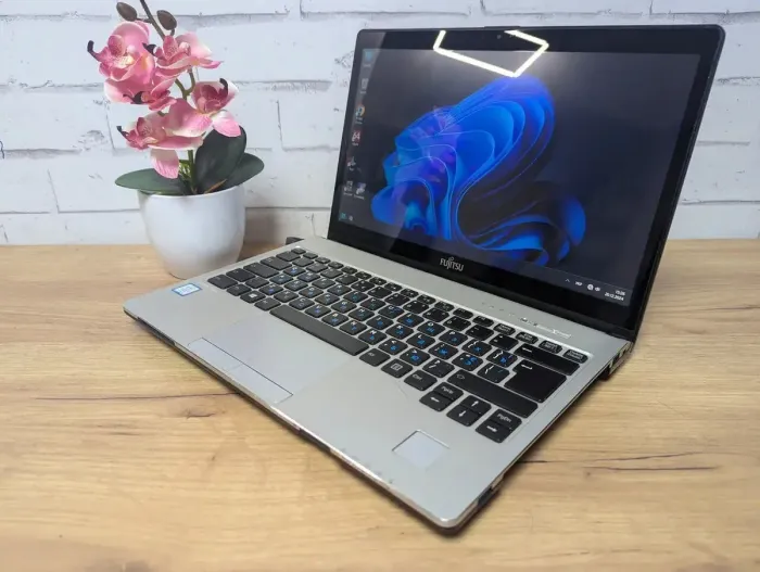 Ультрабук Б-клас Fujitsu LifeBook S937 / 13.3" (1920x1080) TN Touch / Intel Core i5-7300U (2 (4) ядра по 2.6 - 3.5 GHz) / 4 GB DDR4 / 128 GB SSD / Intel HD Graphics 620 / WebCam / Без АКБ б/в - зображення 7