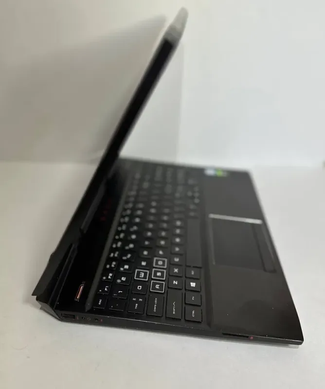 Ігровий ноутбук Б-клас HP Omen 15-dc1057nr / 15.6" (1920x1080) IPS / Intel Core i7-9750H (6 (12) ядер по 2.6 - 4.5 GHz) / 16 GB DDR4 / 256 GB SSD + 500 GB HDD / nVidia GeForce GTX 1650, 4 GB GDDR5, 128-bit / WebCam / Win 11 б/в - зображення 4
