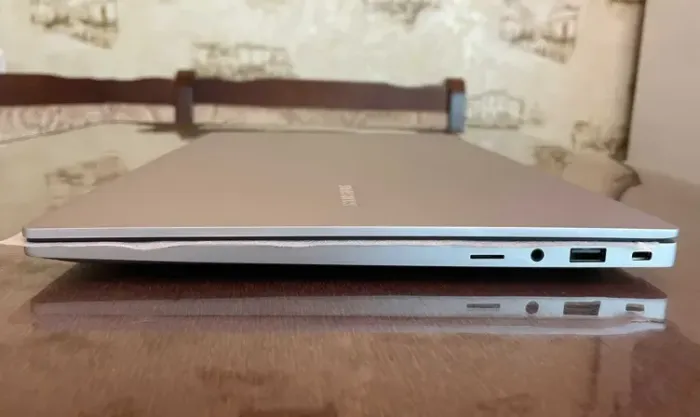 Ультрабук Samsung Galaxy Book4 / 15.6" (1920x1080) IPS / Intel Core 7 150U (10 (12) ядер по 4.0 - 5.4 GHz) / 16 GB DDR4 / 512 GB SSD / Intel Graphics / WebCam б/в - зображення 7