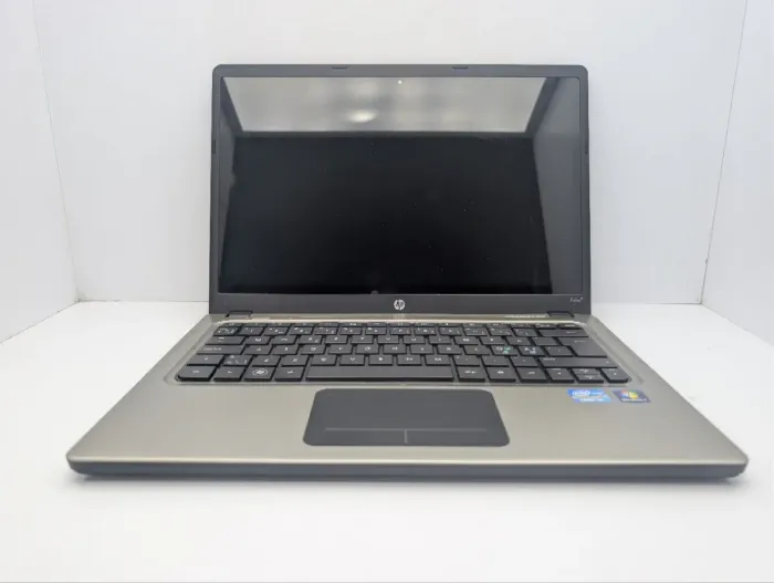 Ноутбук HP Folio 13-2000 / 13.3" (1366x768) TN / Intel Core i5-2467M (2 (4) ядра по 1.6 - 2.3 GHz) / 8 GB DDR3 / 32 GB SSD / Intel HD Graphics 3000 / WebCam б/в - зображення 3