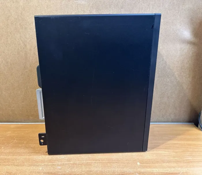 Ігровий ПК Dell OptiPlex 7050 Tower / Intel Core i7-7700 (4 (8) ядра по 3,6 - 4,2 ГГц) / 16 ГБ DDR4 / без HDD / AMD Radeon R7 450, 4 ГБ GDDR5, 128-біт / 240 Вт / DVD-ROM / DisplayPort б/в - зображення 6