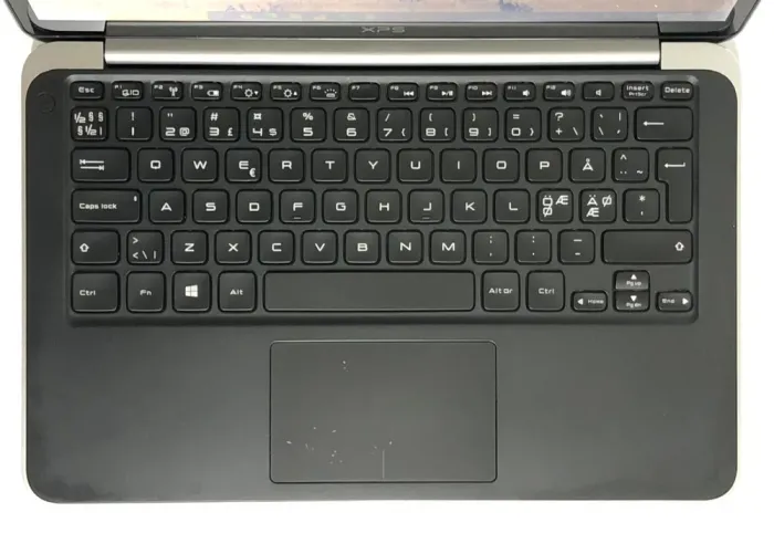 Ультрабук Б-клас Dell XPS 13 L321X / 13.3" (1366x768) TN / Intel Core i5-2467M (2 (4) ядра по 1.6 - 2.3 GHz) / 4 GB DDR3 / 256 GB SSD / Intel HD Graphics 3000 / WebCam б/в - зображення 8