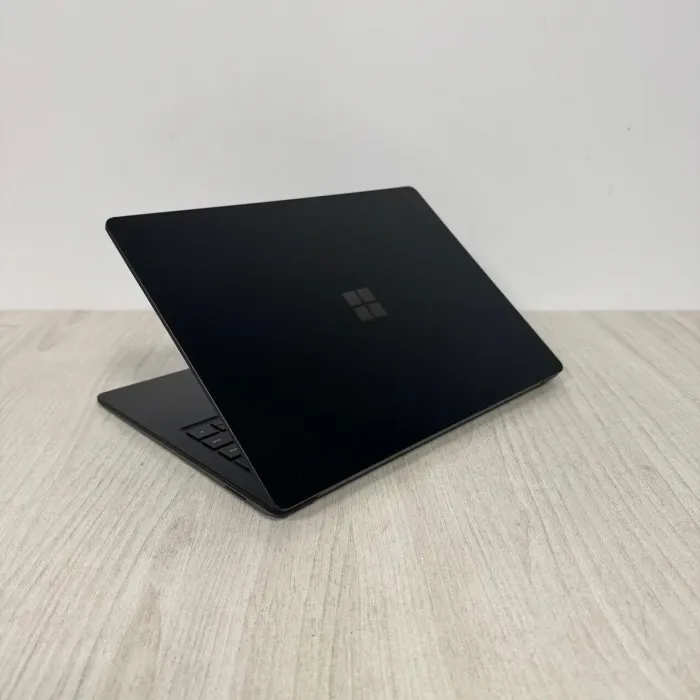 Ультрабук Microsoft Surface laptop 4 / 13.5" (2256x1504) IPS Touch / Intel Core i5-1145G7 (4 (8) ядра по 2.6 - 4.4 GHz) / 16 GB DDR4 / 256 GB SSD / Intel Iris Xe Graphics / WebCam б/в - зображення 6