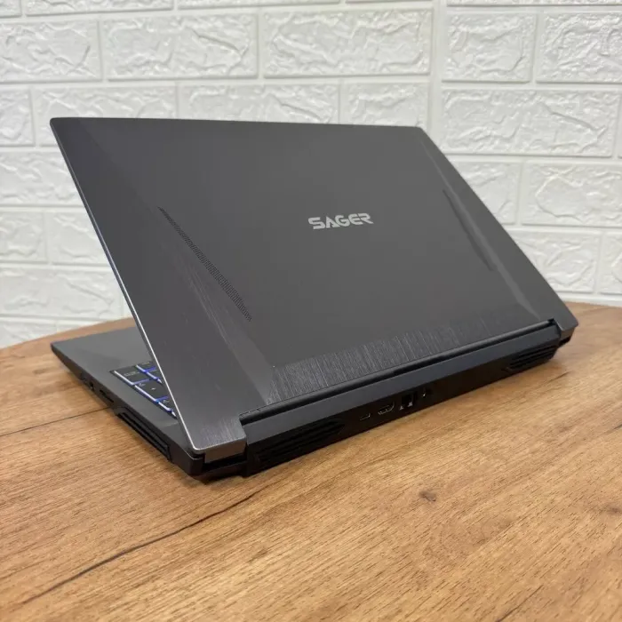 Ігровий ноутбук Б-клас Sager NH58DDW / 15.6" (1920x1080) IPS / Intel Core i7-10875H (8 (16) ядер по 2.3 - 5.1 GHz) / 16 GB DDR4 / 512 GB SSD / nVidia GeForce RTX 2060, 6 GB GDDR6, 192-bit / WebCam б/в - зображення 6