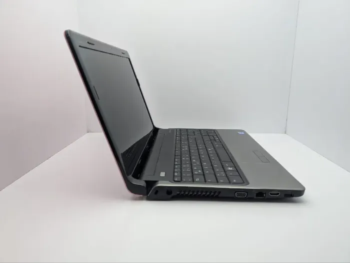 Ноутбук Dell Inspiron 1564 / 15.6" (1366x768) TN / Intel Core i5-520M (2 (4) ядра по 2.4 - 2.93 GHz) / 6 GB DDR3 / 240 GB SSD / Intel HD Graphics / WebCam б/в - зображення 3