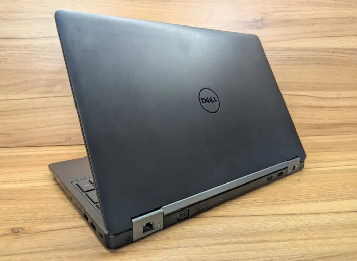 Ноутбук Dell Latitude E5570 / 15.6" (1920x1080) IPS / Intel Core i7-6820HQ (4 (8) ядра по 2.7 - 3.6 GHz) / 16 GB DDR4 / 512 GB SSD / AMD Radeon R7 M370, 2 GB GDDR5, 128-bit / WebCam / Windows 10 б/в - зображення 7
