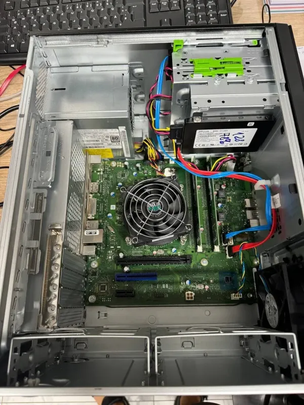 Комп'ютер Fujitsu Esprimo P558 E94+ Tower / Intel Pentium Gold G5600 (4 ядра по 3.9 GHz) / 8 GB DDR4 / 120 GB SSD / Intel UHD Graphics 630 б/в - зображення 8