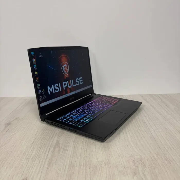 Ігровий ноутбук Б-класу MSI Pulse 15 B13VGK / 15.6" (1920x1080) IPS / Intel Core i7-13700H (14 (20) ядер по 2.4 - 5.0 GHz) / 16 GB DDR5 / 512 GB SSD NVMe / nVidia GeForce RTX 4070, 8 GB GDDR6, 128-bit / WebCam б/в - зображення 4