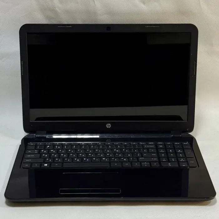 Ноутбук Б-клас HP Laptop 15-g080nr / 15.6" (1366x768) TN / AMD A6-6310 (4 ядра по 1.8 - 2.4 GHz) / 8 GB DDR3 / 128 GB SSD / AMD Radeon R4 Graphics / WebCam / DVD-ROM / Windows 10 Pro б/в - зображення 3