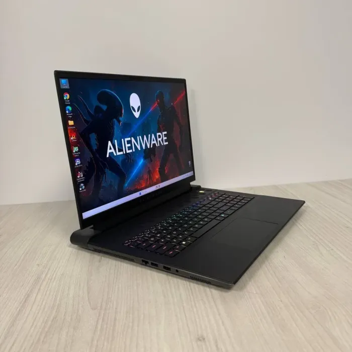 Ігровий ноутбук Dell Alienware m18 R1 / 18" (2560x1600) IPS / Intel Core i9-13900HX (24 (32) ядра по 2,2 - 5,4 ГГц) / 32 ГБ DDR5 / 1000 ГБ SSD NVMe / nVidia GeForce RTX 4080, 12 ГБ GDDR6, 192-біт / WebCam б/в - зображення 4