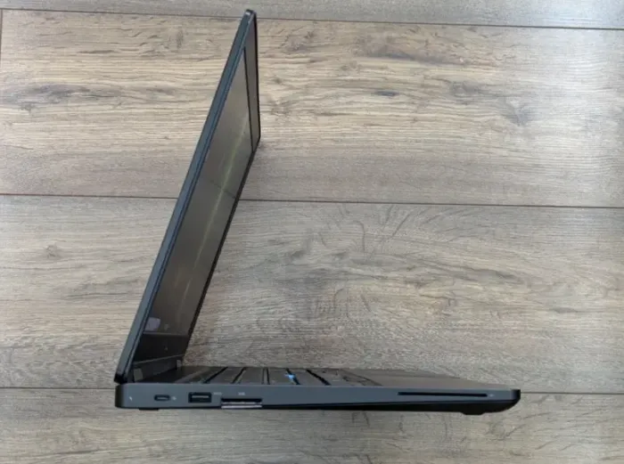 Ноутбук Dell Latitude 5580 / 15.6" (1920x1080) IPS / Intel Core i5-6300U (2 (4) ядра по 2.4 - 3.0 GHz) / 8 GB DDR4 / 250 GB SSD / Intel HD Graphics 520 / WebCam б/у - зображення 4