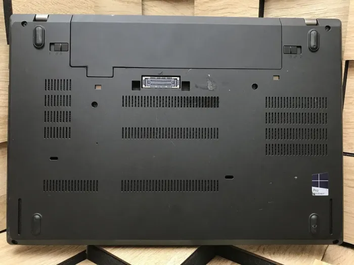 Ультрабук Б-клас Lenovo ThinkPad T470 / 14" (1366x768) TN / Intel Core i5-7300U (2 (4) ядра по 2.6 - 3.5 GHz) / 8 GB DDR4 / 480 GB SSD / Intel HD Graphics 520 / WebCam / Fingerprint / USB 3.1 / HDMI б/в - зображення 9