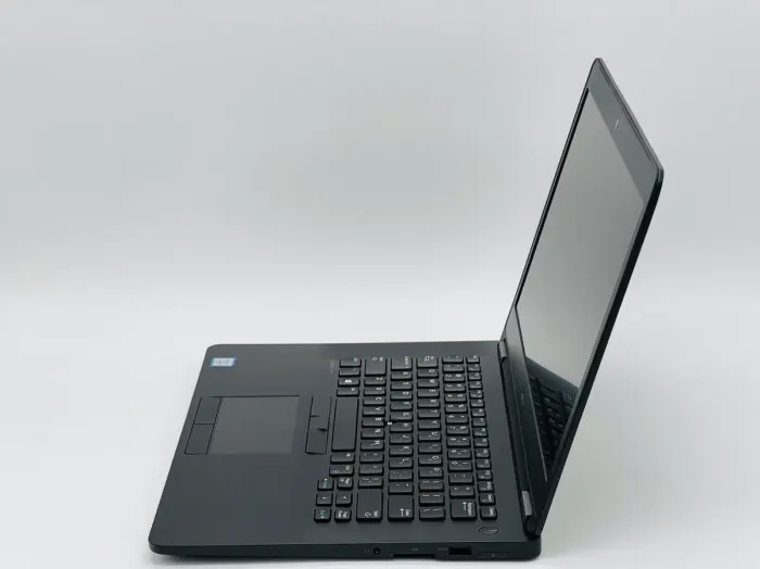Ультрабук Dell Latitude E7470 / 14" (1920x1080) IPS / Intel Core i5-6300U (2 (4) ядра по 2.4 - 3.0 GHz) / 8 GB DDR4 / 250 GB SSD / Intel HD Graphics 520 / WebCam б/в - зображення 4