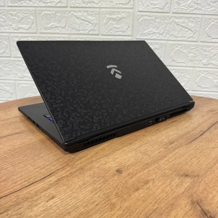 Ігровий ноутбук Eluktronics MAG-15 2070 / 15.6" (1920x1080) IPS / Intel Core i7-9750H (6 (12) ядер по 2.6 - 4.5 GHz) / 16 GB DDR4 / 1000 GB SSD NVMe / nVidia GeForce RTX 2070 Max-Q, 8 GB GDDR6, 256-bit / WebCam б/в - зображення 6