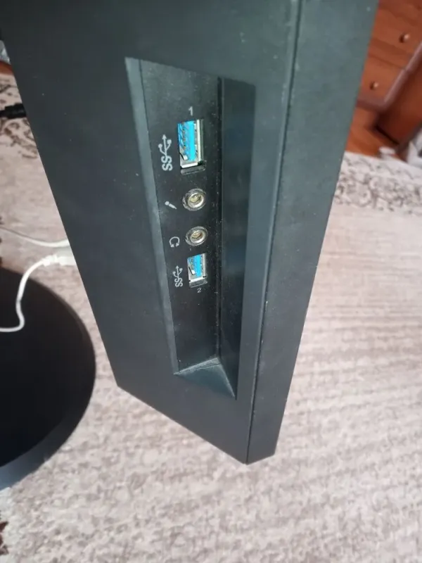 Моноблок Lenovo ThinkCentre M73z All-in-One / 20" (1600x900) TN / Intel Pentium G3220 (2 ядра по 3.0 GHz) / 4 GB DDR3 / 500 GB HDD / Intel HD Graphics / 2x 2W / DVD-ROM б/в - зображення 5