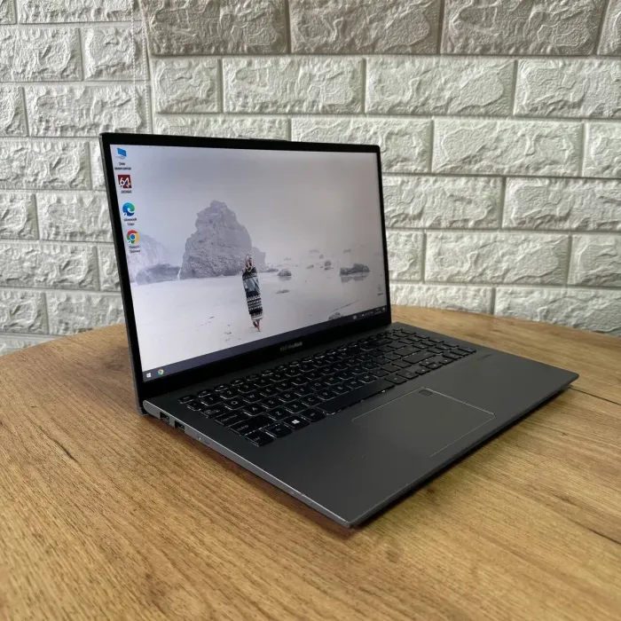 Ультрабук Б-клас Asus VivoBook F512DA / 15.6" (1920x1080) TN / AMD Ryzen 3 3200U (2 (4) ядра по 2.6 - 3.5 GHz) / 4 GB DDR4 / 256 GB SSD M.2 / AMD Radeon Vega 3 Graphics / WebCam б/в - зображення 4