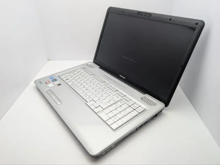 Ноутбук Toshiba Satellite L550 / 17.3" (1600x900) TN / Intel Core i3-330M (2 (4) ядра по 2.13 GHz) / 6 GB DDR3 / 320 GB HDD / AMD Radeon HD 4650, 1 GB GDDR3, 128-bit / WebCam / DVD-ROM б/в - зображення 7