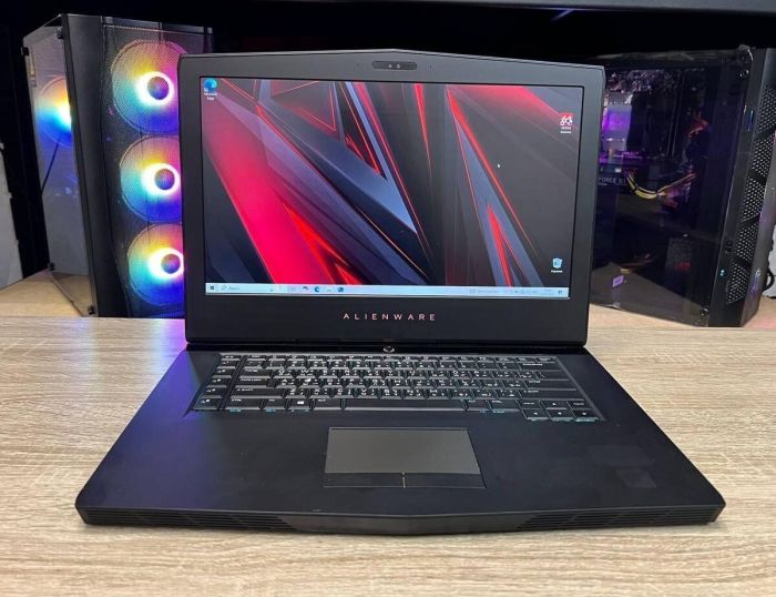 Ігровий ноутбук Dell Alienware 15 R3 / 15.6" (1920x1080) IPS / Intel Core i5-8300H (4 (8) ядра по 2.3 - 4.0 GHz) / 8 GB DDR4 / 256 GB SSD / nVidia GeForce GTX 1070, 8 GB GDDR5, 256-bit / WebCam б/в - зображення 2