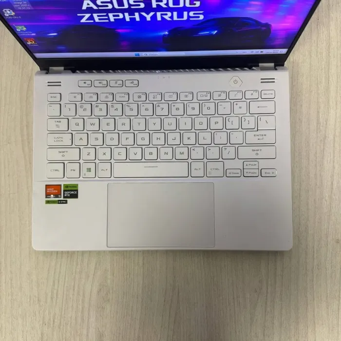 Ігровий ультрабук Asus ROG Zephyrus G14 GA402XV White / 14" (2560x1600) IPS / AMD Ryzen 9 7940HS (8 (16) ядер по 4,0 - 5,2 ГГц) / 32 ГБ DDR5 / 1000 ГБ SSD NVMe / nVidia GeForce RTX 4060, 8 ГБ GDDR6, 128-біт / Веб-камера б/в - изображение 3