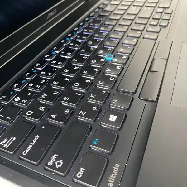 Ноутбук Б-клас Dell Latitude 5580 / 15.6" (1920x1080) IPS / Intel Core i5-6440HQ (4 ядра по 2.6 - 3.5 GHz) / 16 GB DDR4 / 512 GB SSD / nVidia GeForce 940MX, 2 GB GDDR5, 64-bit / WebCam / TouchID б/в - зображення 6