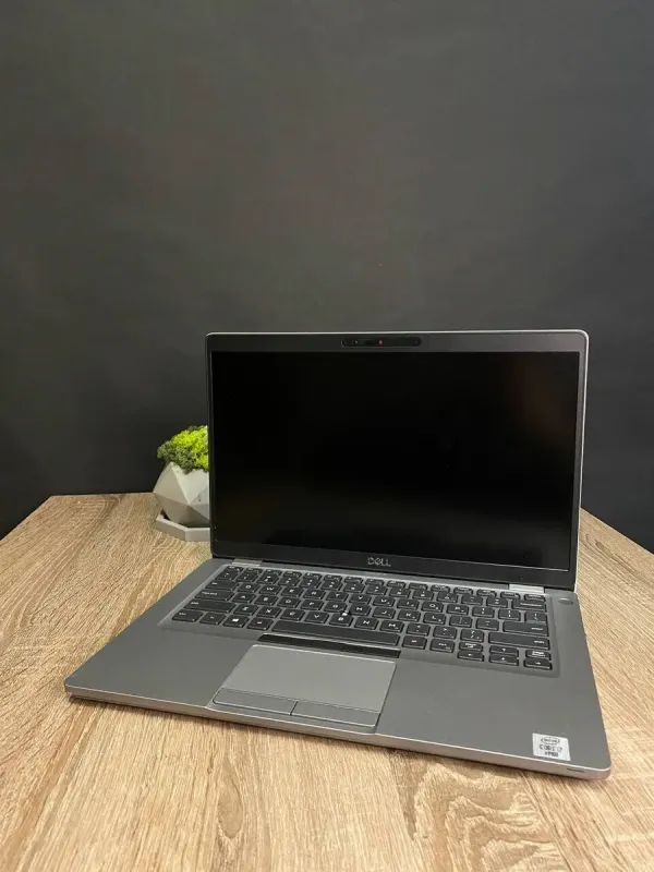 Ультрабук Б-клас Dell Latitude 5411 / 14" (1920x1080) TN / Intel Core i7-10850H (6 (12) ядер по 2.7 - 5.1 GHz) / 16 GB DDR4 / 256 GB SSD M.2 / Intel UHD Graphics / WebCam / Win 11 б/в - зображення 2