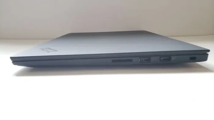 Мобільна робоча станція Lenovo ThinkPad P1 Gen 3 / 15.6" (3840x2160) IPS Touch / Intel Xeon W-10855M (6 (12) ядер по 2.8 - 5.1 GHz) / 32 GB DDR4 / 256 GB SSD + 1000 GB SSD / nVidia Quadro T2000 Max-Q, 4 GB GDDR5, 128-bit / WebCam б/в - зображення 5