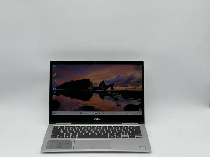 Ультрабук Dell Inspiron 13 7370 / 13.3" (1920x1080) IPS Touch / Intel Core i5-8250U (4 (8) ядра по 1.6 - 3.4 GHz) / 8 GB DDR4 / 240 GB SSD / Intel UHD Graphics 620 / WebCam б/в - зображення 2