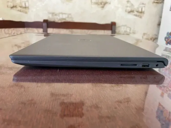 Ультрабук Dell Inspiron 15 3511 / 15.6" (1920x1080) IPS / Intel Core i5-1135G7 (4 (8) ядра по 2.4 - 4.2 GHz) / 8 GB DDR4 / 256 GB SSD / Intel Iris Xe Graphics / WebCam б/в - зображення 5