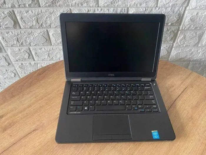 Нетбук Б-клас Dell Latitude E5250 / 12.5" (1366x768) TN / Intel Core i5-5300U (2 (4) ядра по 2.3 - 2.9 GHz) / 8 GB DDR3 / 256 GB SSD / Intel HD Graphics 5500 / HDMI б/в - зображення 4