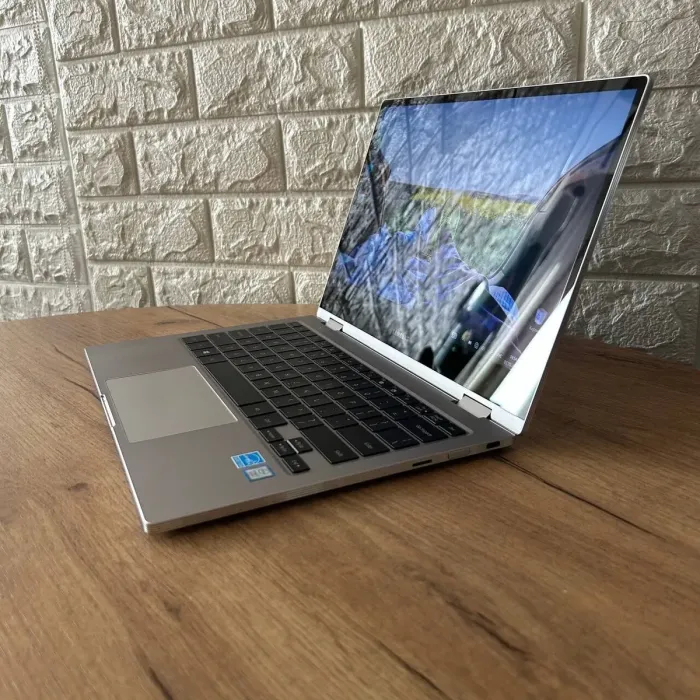 Ультрабук-трансформер Samsung NP930MBE-K05US / 13.3" (1920x1080) IPS Touch / Intel Core i7-8565U (4 (8) ядра по 1.8 - 4.6 GHz) / 16 GB DDR4 / 256 GB SSD / Intel UHD Graphics / WebCam б/в - зображення 5