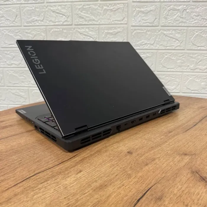 Ігровий ноутбук Б-клас Lenovo Legion Pro 5 16IRX8 / 16" (2560x1600) IPS / Intel Core i7-13700HX (16 (24) ядра по 3.7 - 5.0 GHz) / 32 GB DDR5 / 1000 GB SSD / nVidia GeForce RTX 4070, 8 GB GDDR6, 128-bit / WebCam б/в - зображення 6