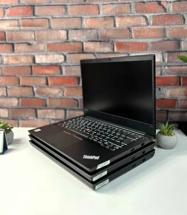 Ноутбук Lenovo ThinkPad E14 / 14" (1920x1080) IPS / Intel Core i5-10210U (4 (8) ядра по 1.6 - 4.2 GHz) / 16 GB DDR4 / 512 GB SSD / Intel UHD Graphics / WebCam / Win 10 Pro б/в - зображення 9