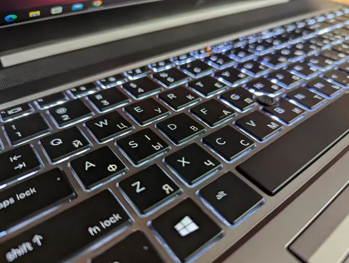 Мобільна робоча станція HP zBook 15 G5 / 15.6" (1920x1080) IPS / Intel Xeon E-2176M (6 (12) ядер по 2.7 - 4.4 GHz) / 16 GB DDR4 / 512 GB SSD / nVidia Quadro P2000, 4 GB GDDR5, 128-bit / WebCam / TouchID / Windows 10 б/в - зображення 6