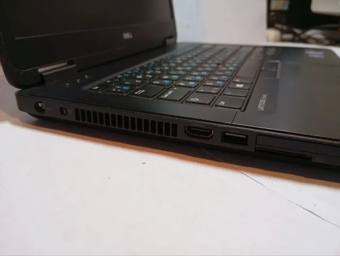 Ноутбук Б-клас Dell Latitude E5440 / 14" (1366x768) TN / Intel Core i5-4310U (2 (4) ядра по 2.0 - 3.0 GHz) / 8 GB DDR3 / 128 GB SSD / Intel HD Graphics 4400 / WebCam б/в - зображення 5